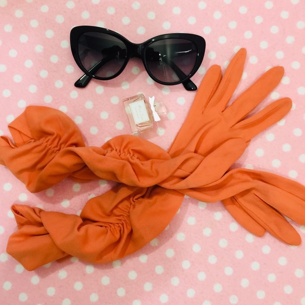 Vintage Orange ruched gloves. Sz. 7